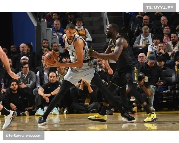 马刺客场逆转勇士豪取六连胜 文班亚马福克斯联手53分